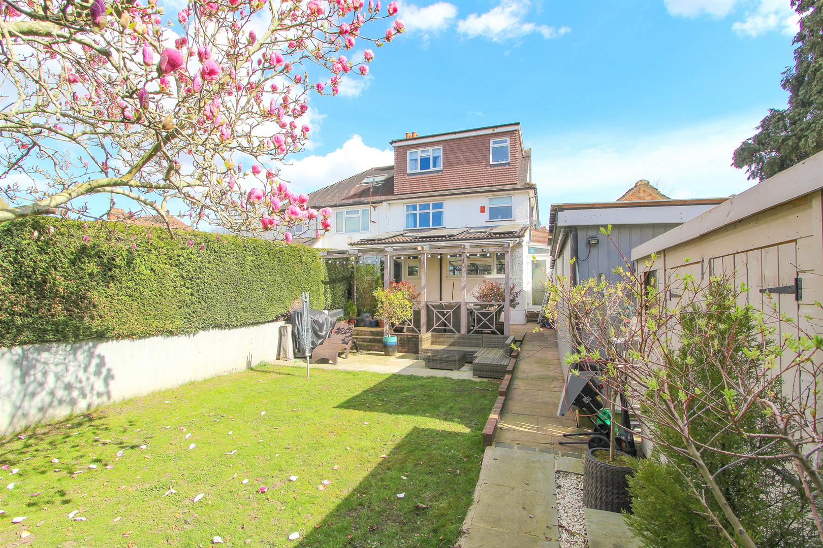 5 bed property in Sandy Lane South, Wallington